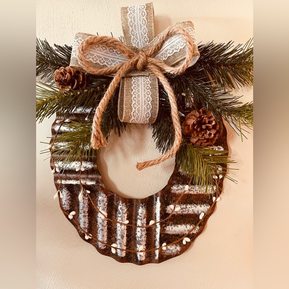 Handmade Metal Christmas Wreath - Picture 1 of 3